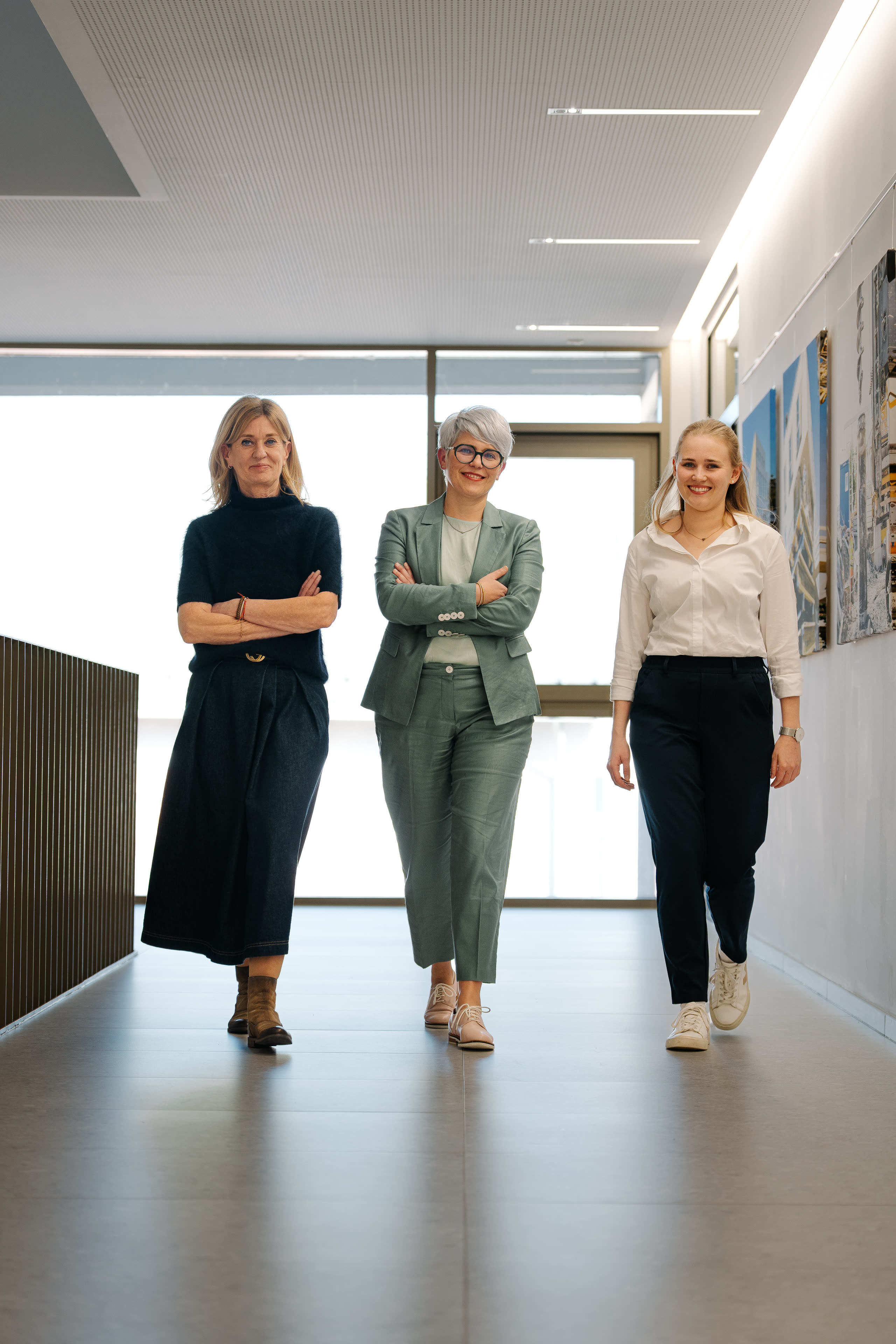 Drei Frauen im Beratungsgespräch